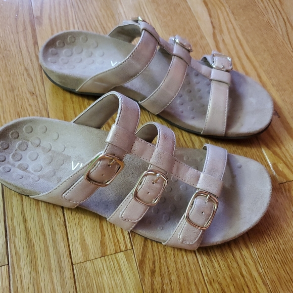 Vionic Sandals - Picture 4 of 11